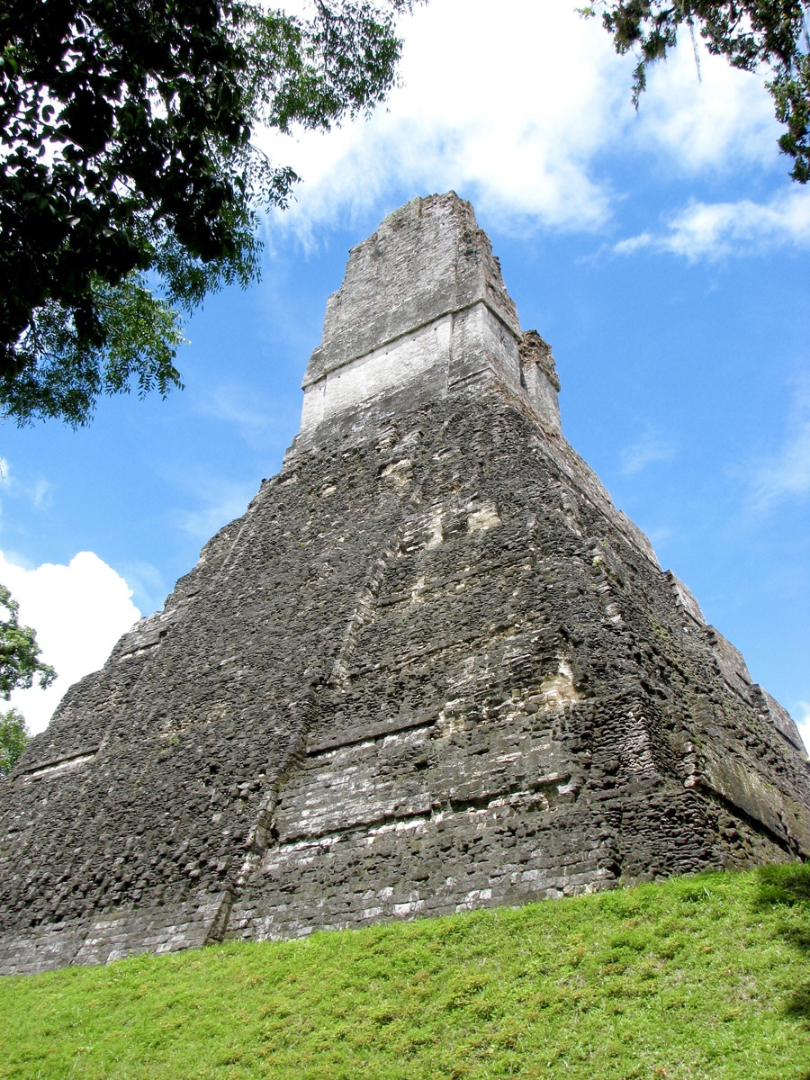 Photo d'un site Maya lors d'un voyage au Guatemala pour le livre Chasseurs de pierres au Guatemala